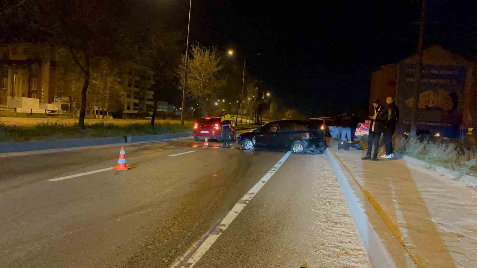 metrelerce-suruklenen-aracta-kazayi-siyrik-bile-almadan-atlattilar