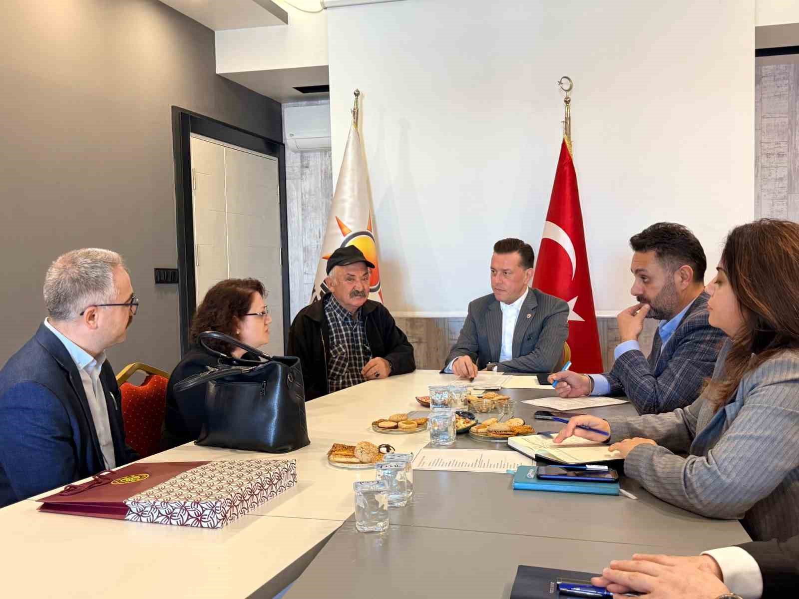 milletvekili-hatipoglu-vatandaslarla-bir-araya-geldi