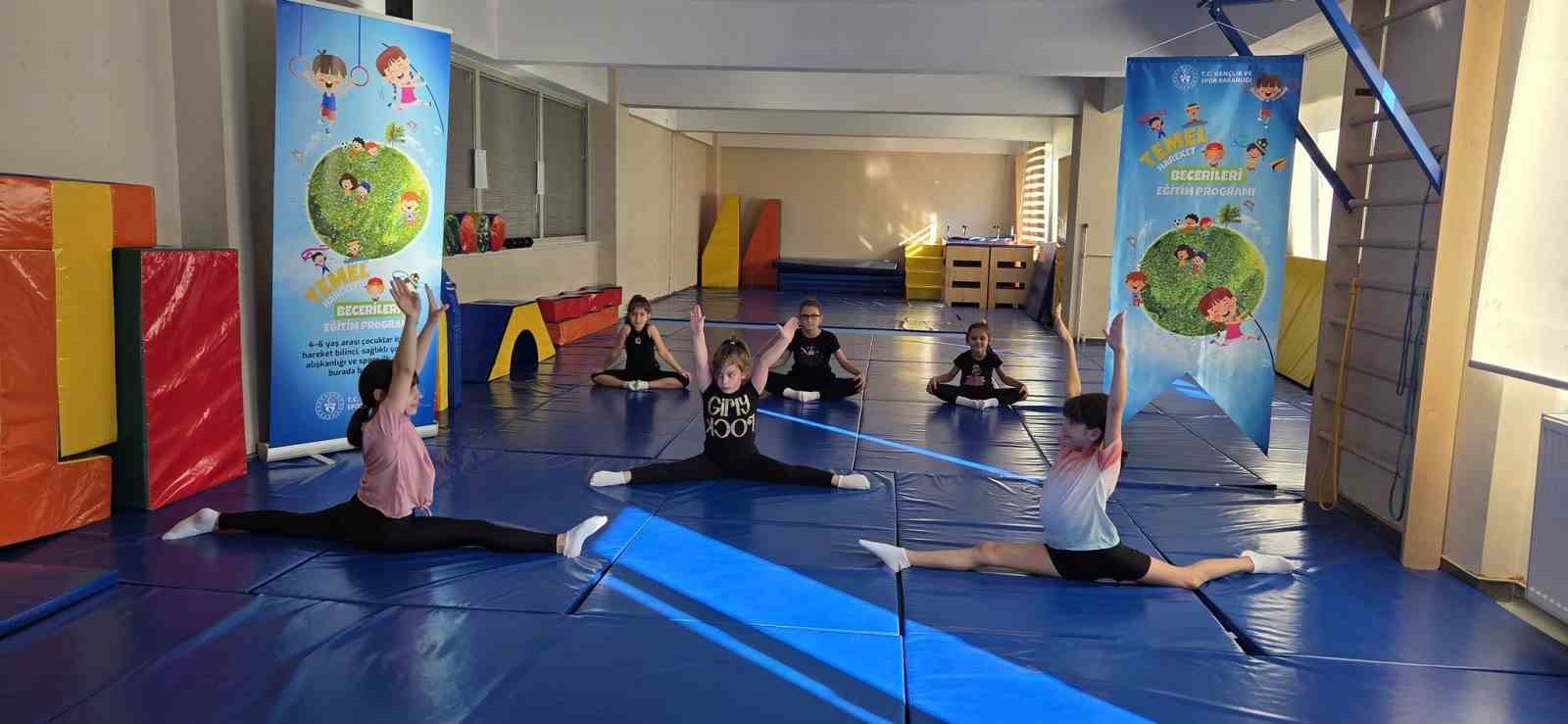 minik-sporcular-eglenerek-ogreniyor