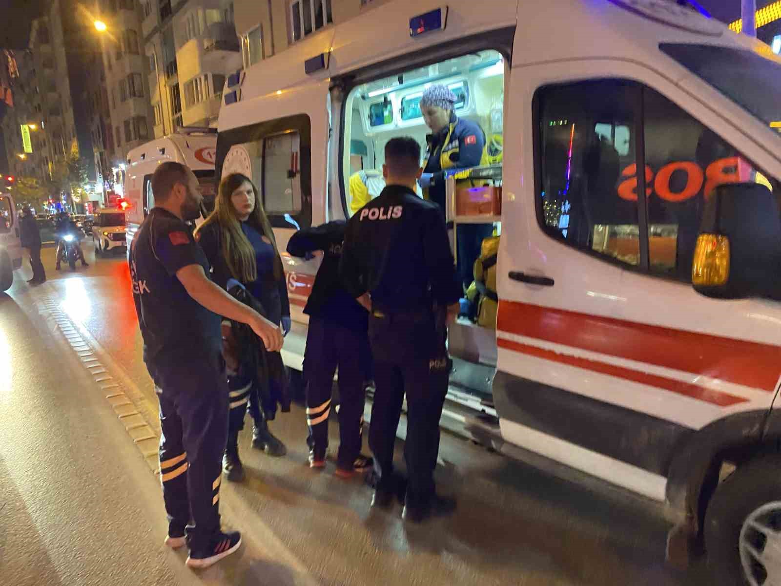 motosiklet-once-yayaya-sonra-otomobile-carpti-2-yarali