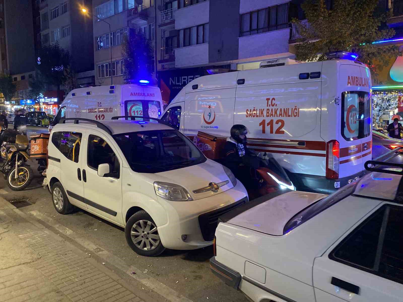 motosiklet-once-yayaya-sonra-otomobile-carpti-2-yarali