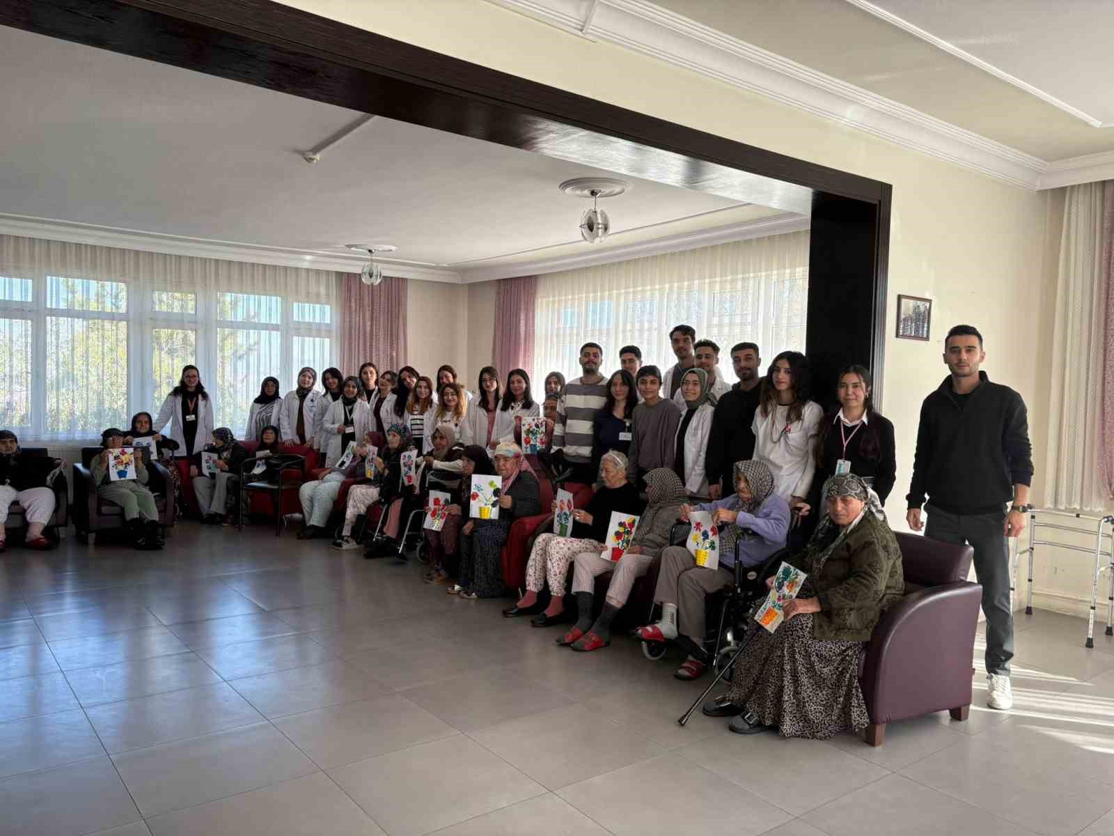 ogrencilerden-yaslilar-icin-anlamli-etkinlik