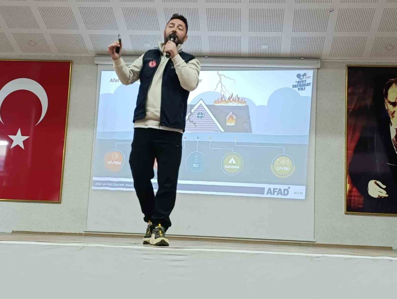 ogrencilere-yonelik-afetler-ve-yanginlarla-ilgili-egitimler-devam-ediyor