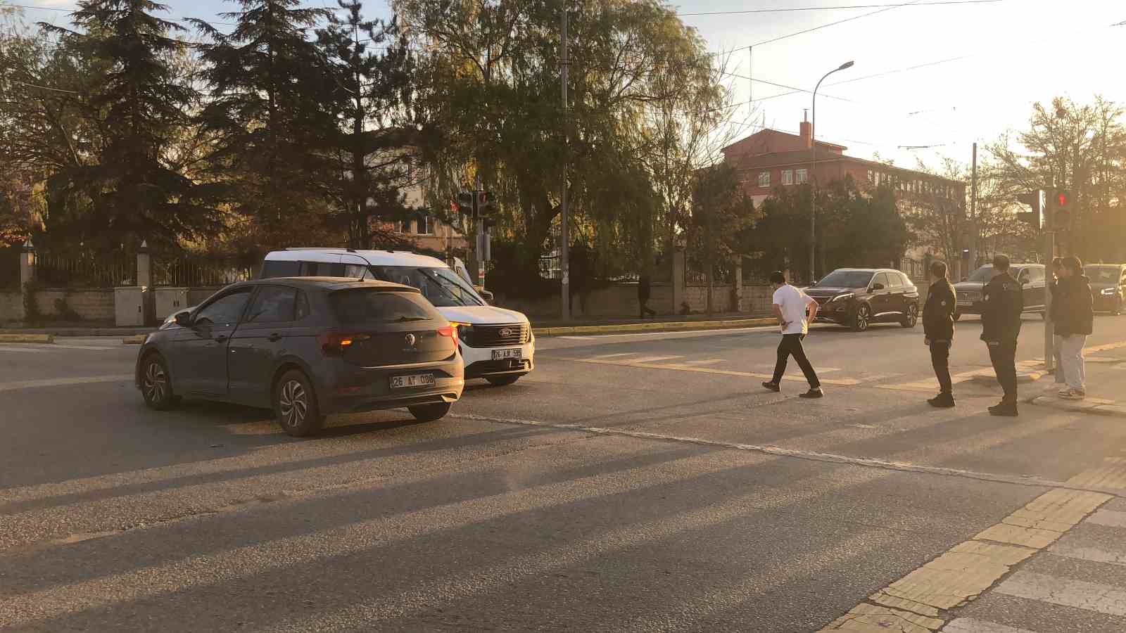 otomobil-ile-hafif-ticari-arac-carpisti-6-yarali