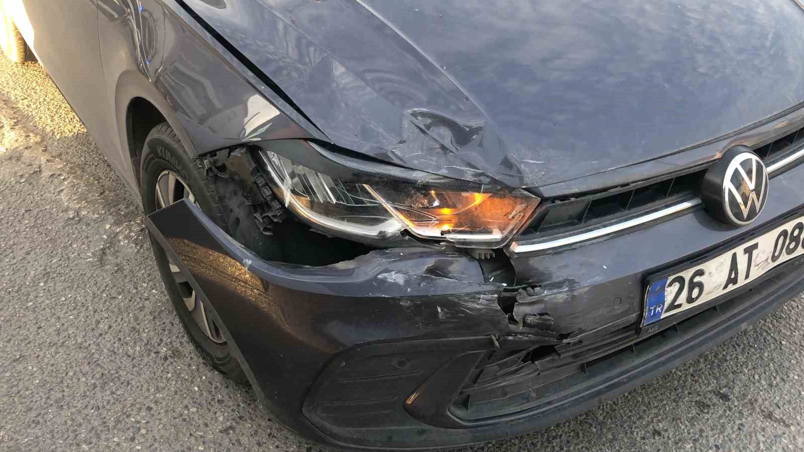 otomobil-ile-hafif-ticari-arac-carpisti-6-yarali