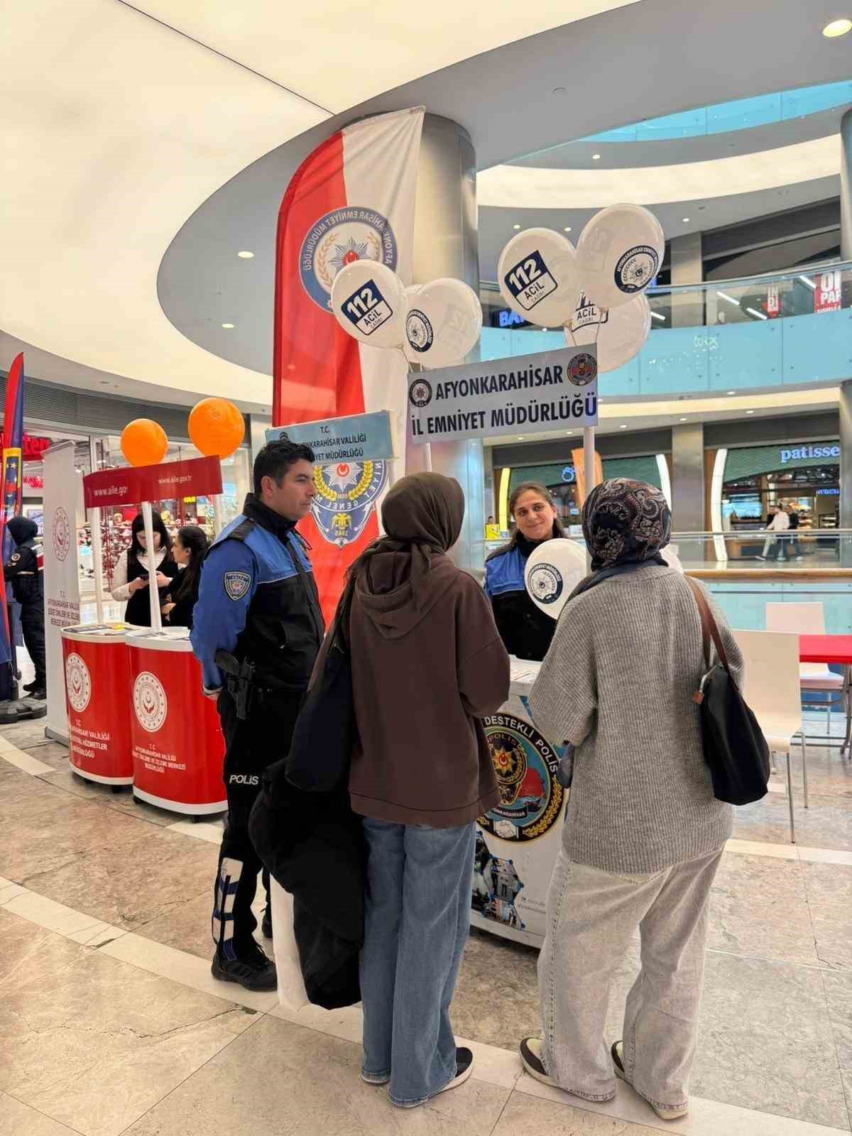 polis-kadina-siddetle-mucadeleyi-actiklari-stant-ile-anlatti