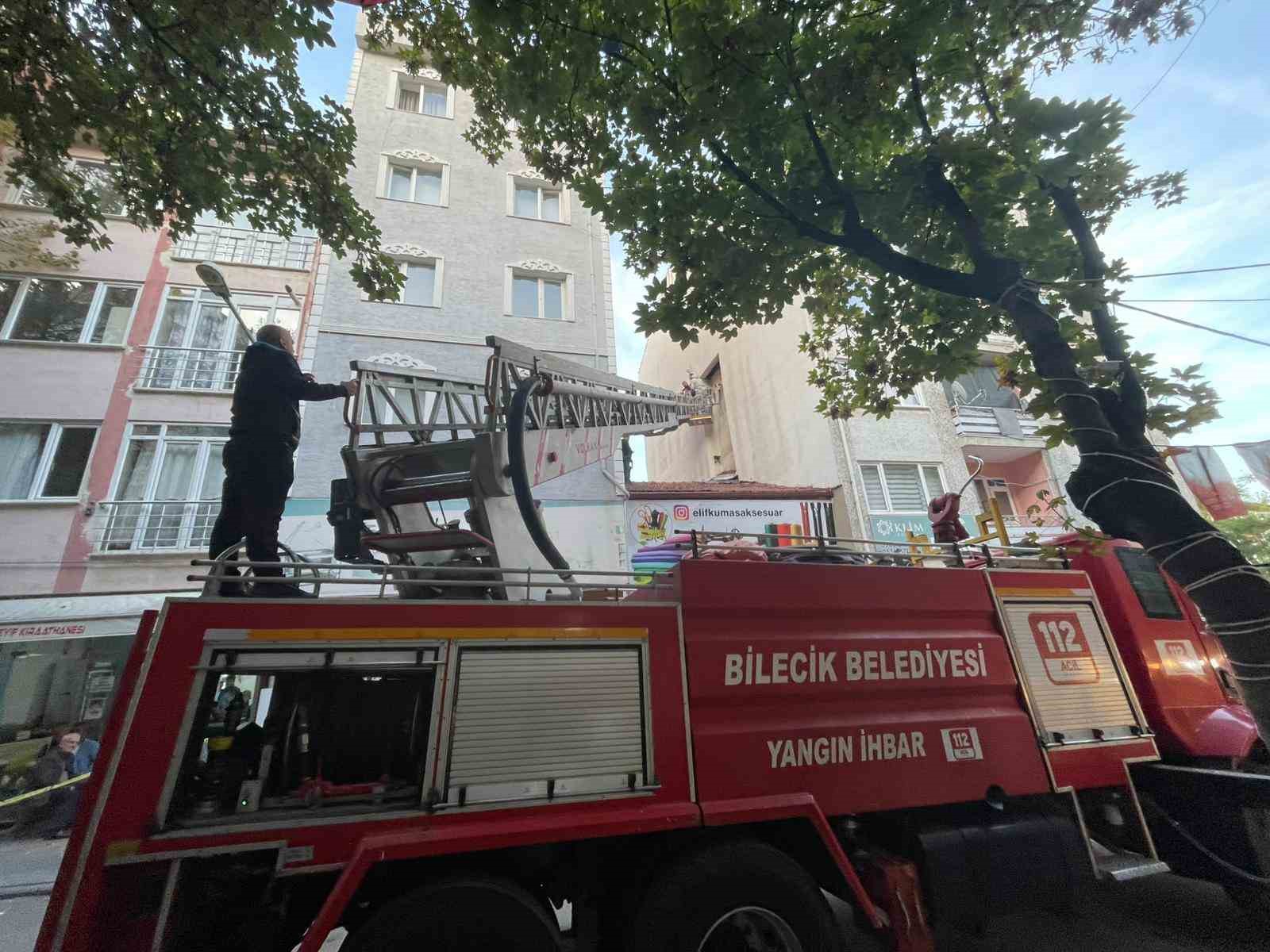 polisten-kacmaya-calisirken-baca-bosluguna-sikisti