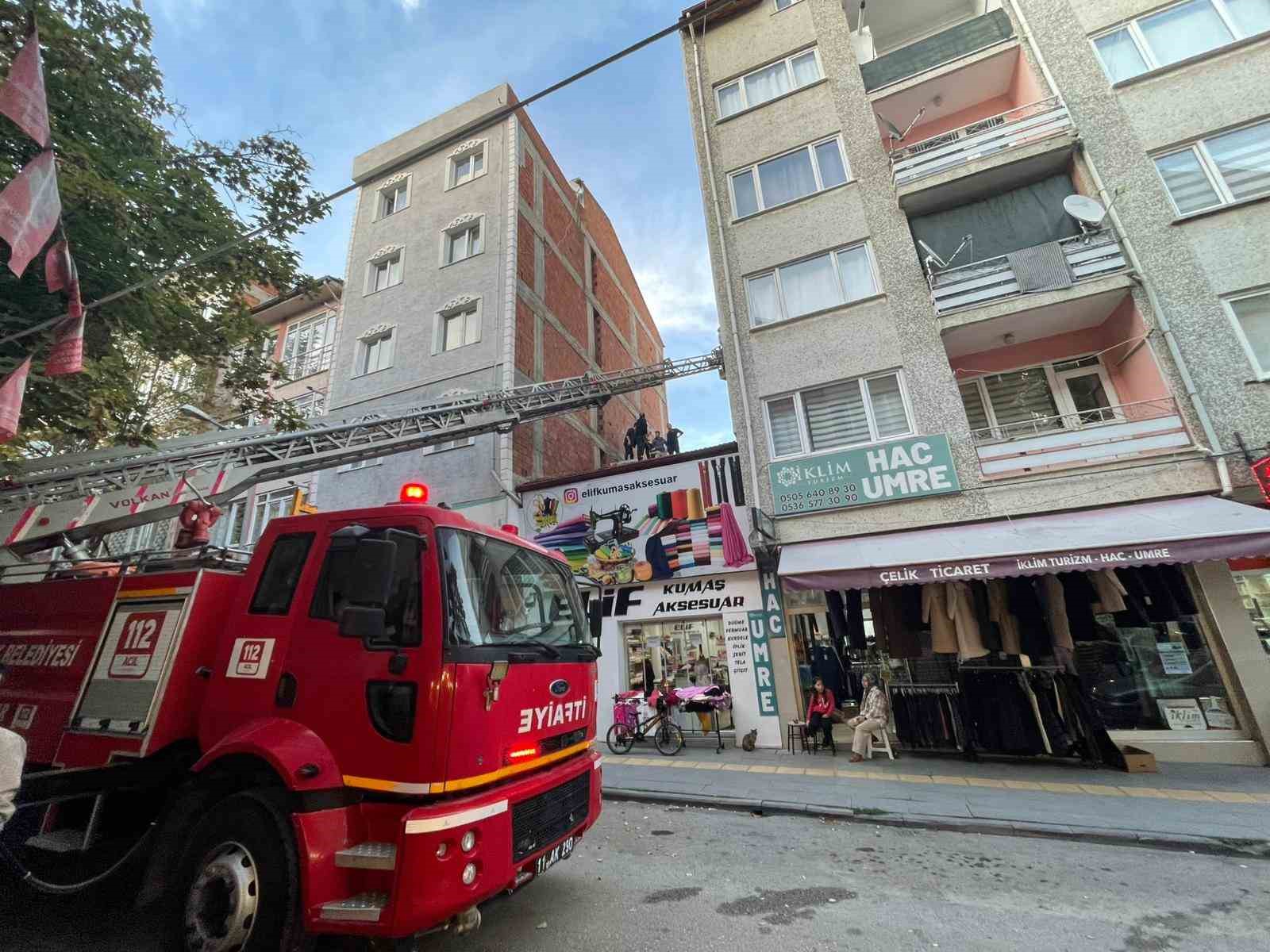 polisten-kacmaya-calisirken-baca-bosluguna-sikisti