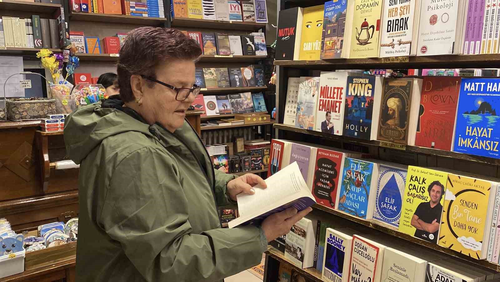 tek-gozu-gormeyen-66-yasindaki-kadin-her-gun-300-sayfa-kitap-okuyor