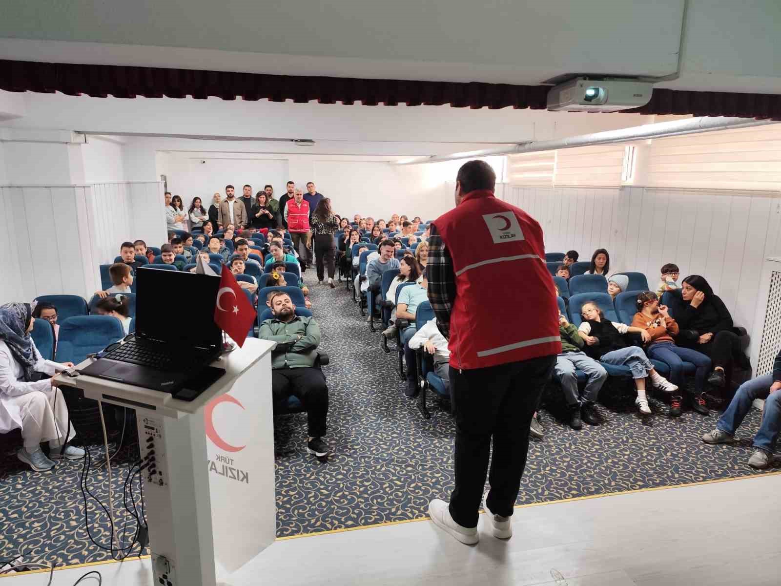 tepebasi-kizilaydan-engelli-ogrencilere-yonelik-afet-farkindalik-seminerleri