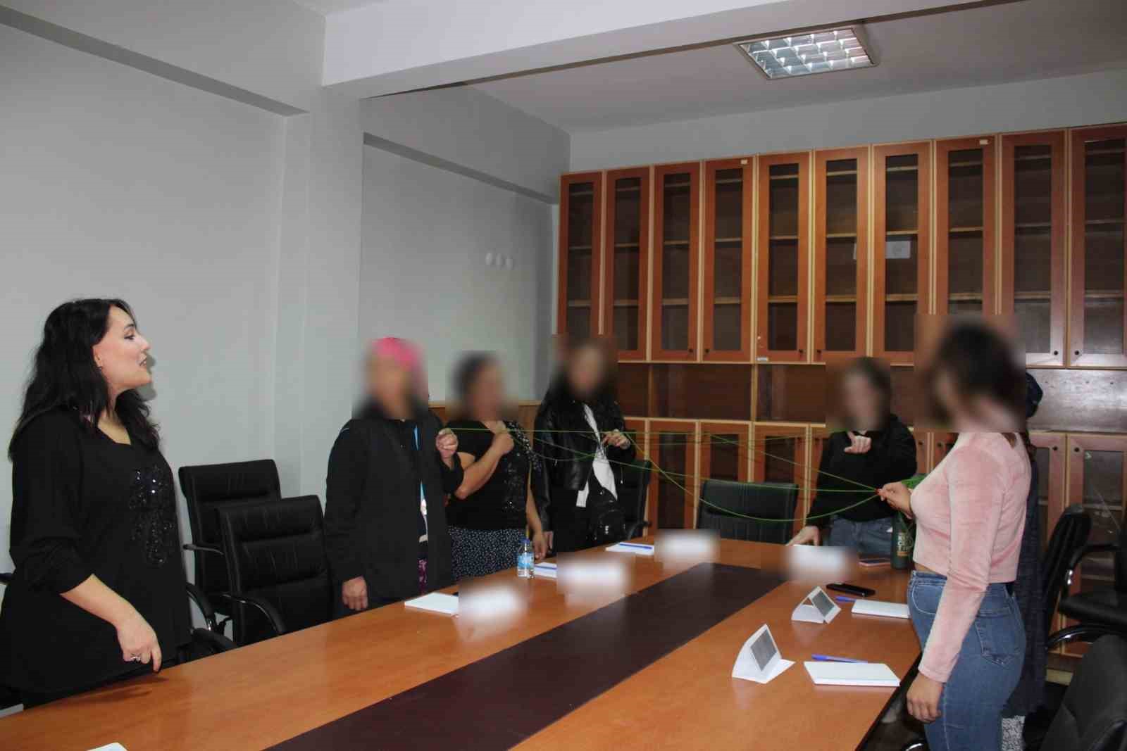 yukumlulere-aile-egitimi-verildi