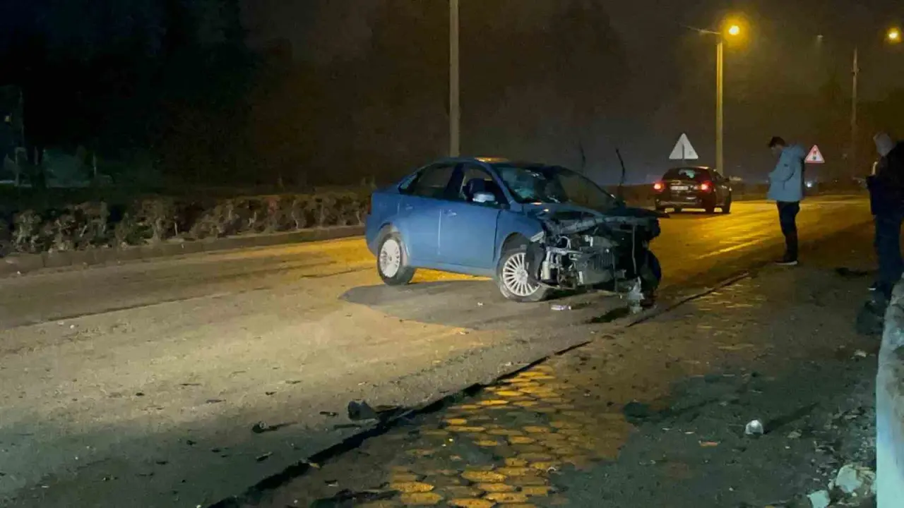 ayni-anda-ayni-caddede-4-kaza-baska-kaza-olmasin-diye-caba-gosterdiler