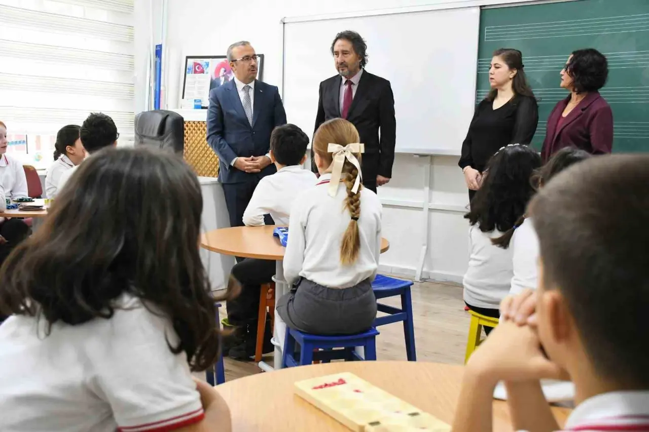 eskisehirde-1896-yilindan-beri-ayakta-olan-tarihi-okul-egitime-devam-ediyor