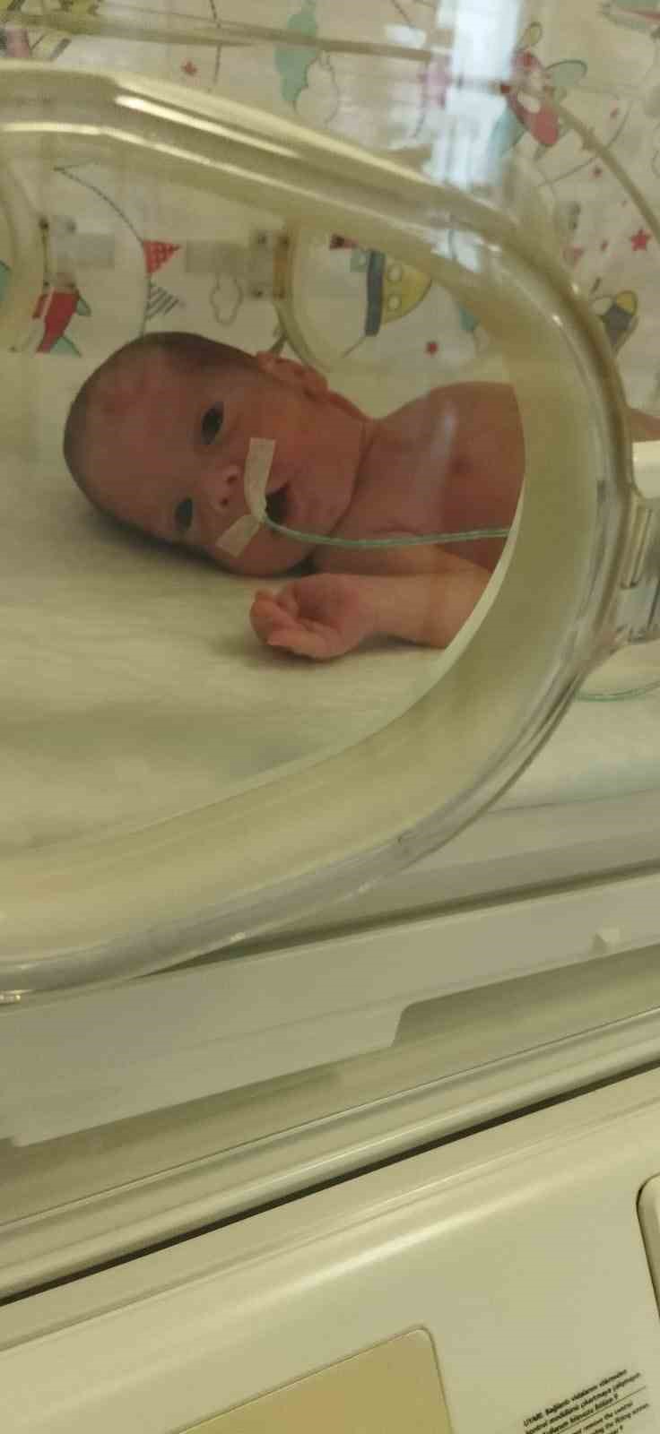 17-gunluk-bebegin-kuvozden-dusurulmesiyle-ilgili-sorumlular-hakkinda-inceleme-karari-verildi