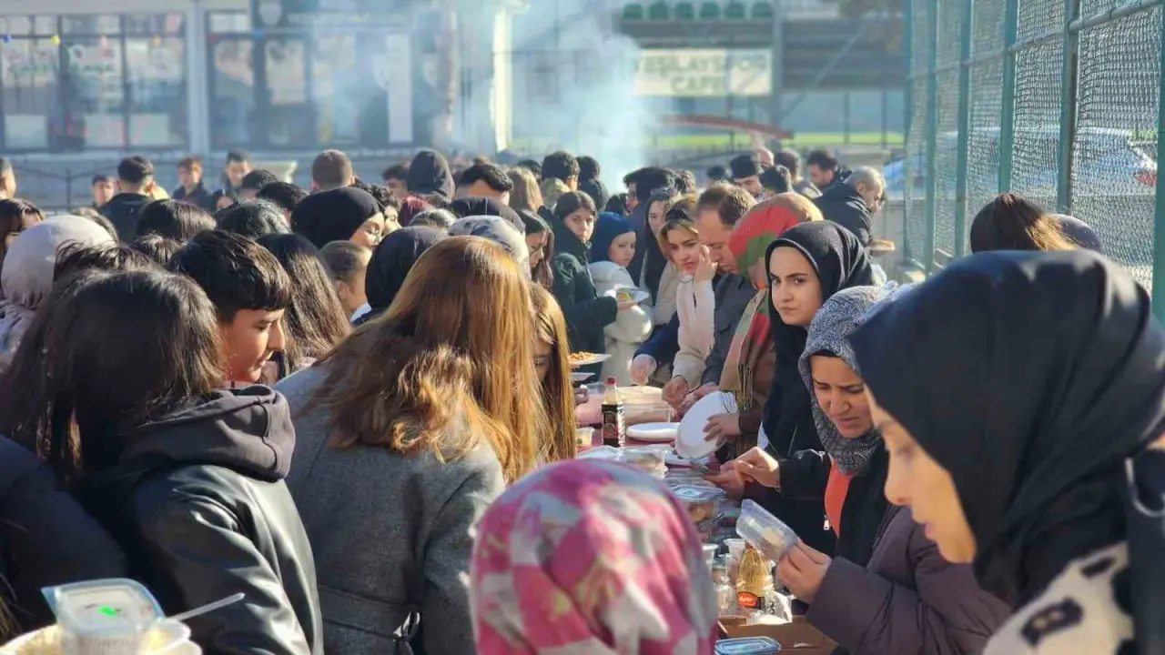 kutahyadaki-okullarda-filistine-destek-amaciyla-duzenlenen-hayir-carsisi-etkinlikleri-devam-ediyor