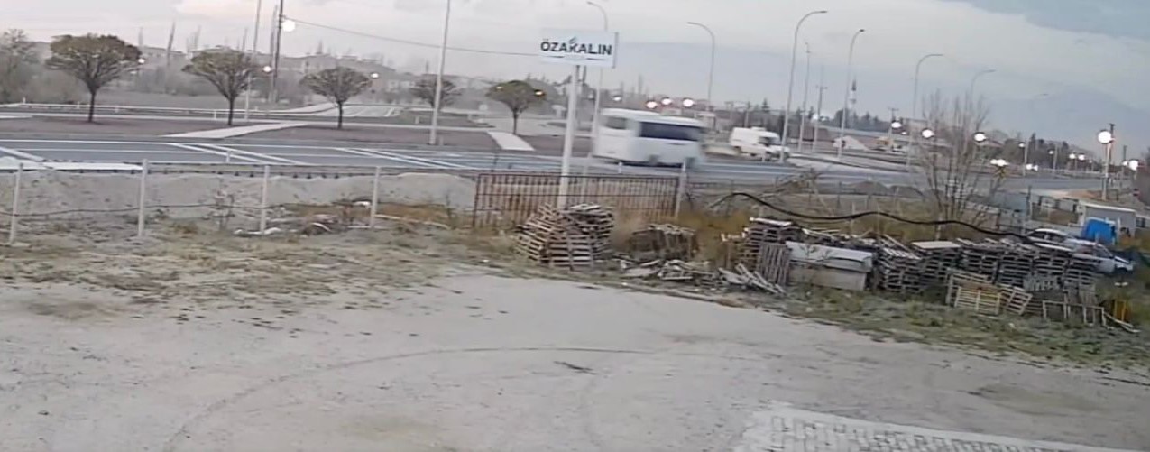 18-kisinin-yaralandigi-kaza-guvenlik-kamerasinda