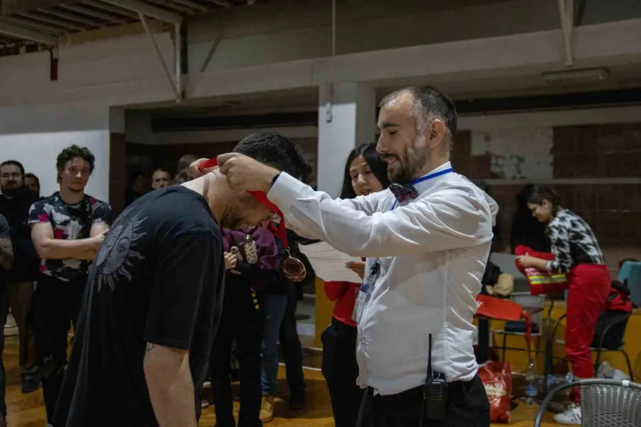 eskisehirli-sporcu-uzun-kilic-kategorisinde-3-oldu