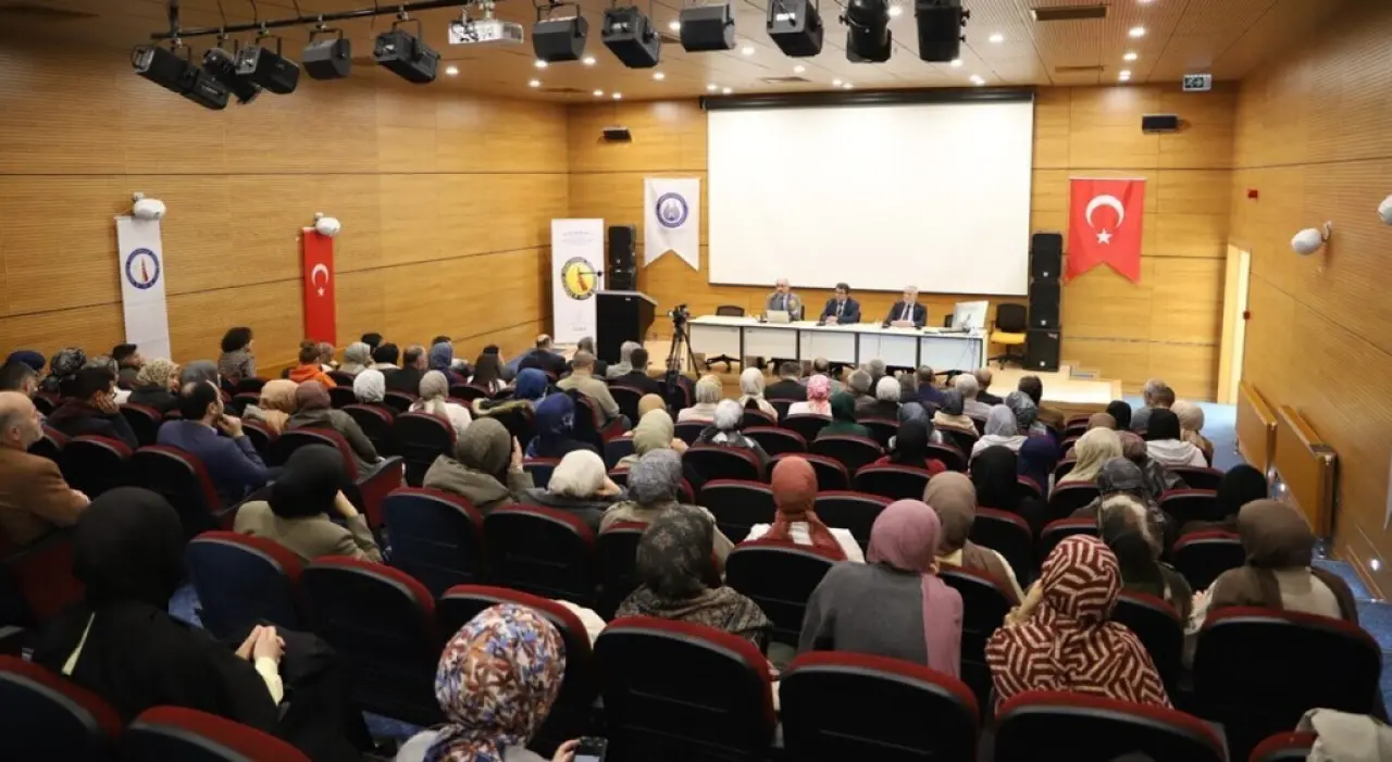 kutahyada-papanin-turkiye-ziyareti-ve-dusundurdukleri-konulu-panel-duzenlendi