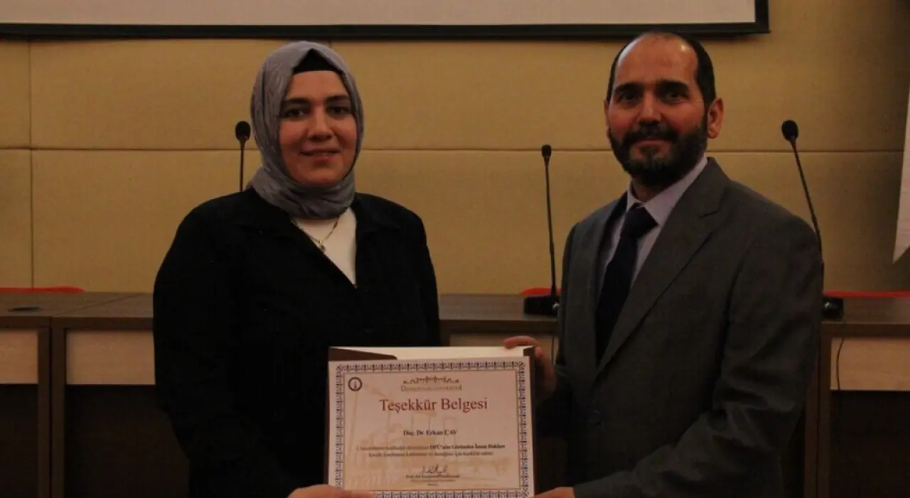 kutahyada-insan-haklari-konulu-konferans