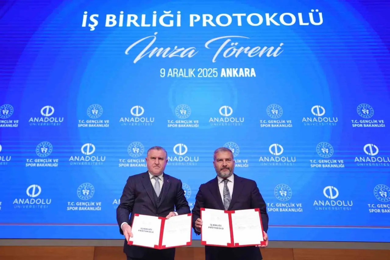 anadolu-universitesi-ile-genclik-ve-spor-bakanligi-arasinda-stratejik-is-birligi-protokolu-imzalandi
