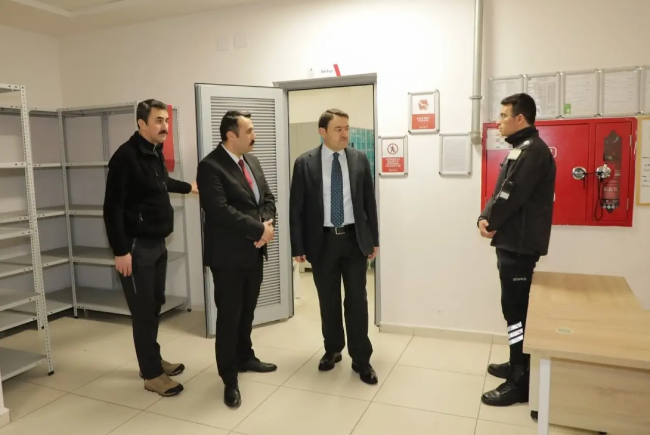 vali-isindan-il-goc-idaresi-mudurlugu-geri-gonderme-merkezinde-denetim