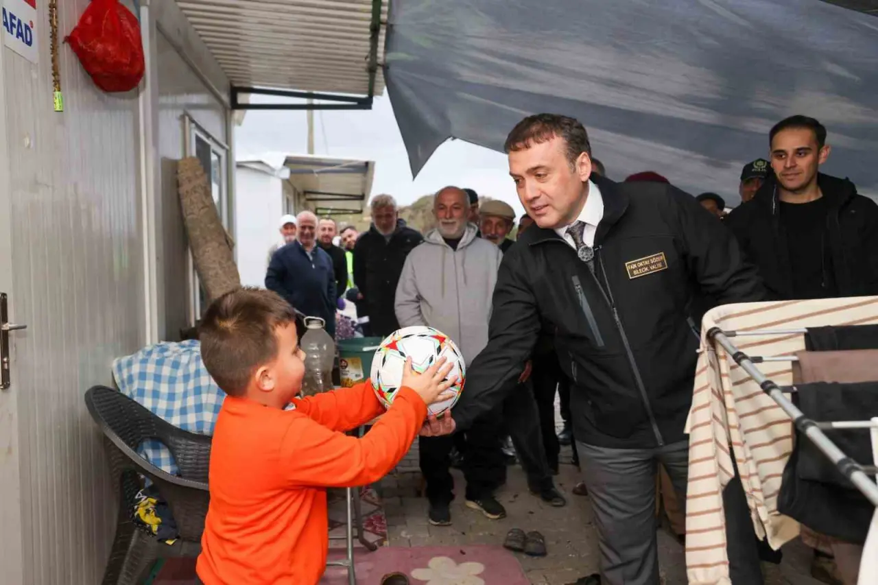 vali-sozer-yangin-magdurlari-icin-yapilan-kalici-konutlari-inceledi