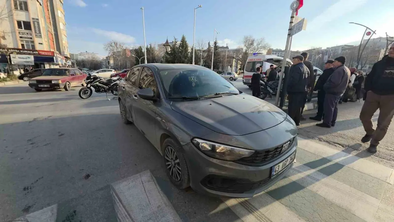 kutahyada-otomobil-ile-motosiklet-carpisti-1-yarali