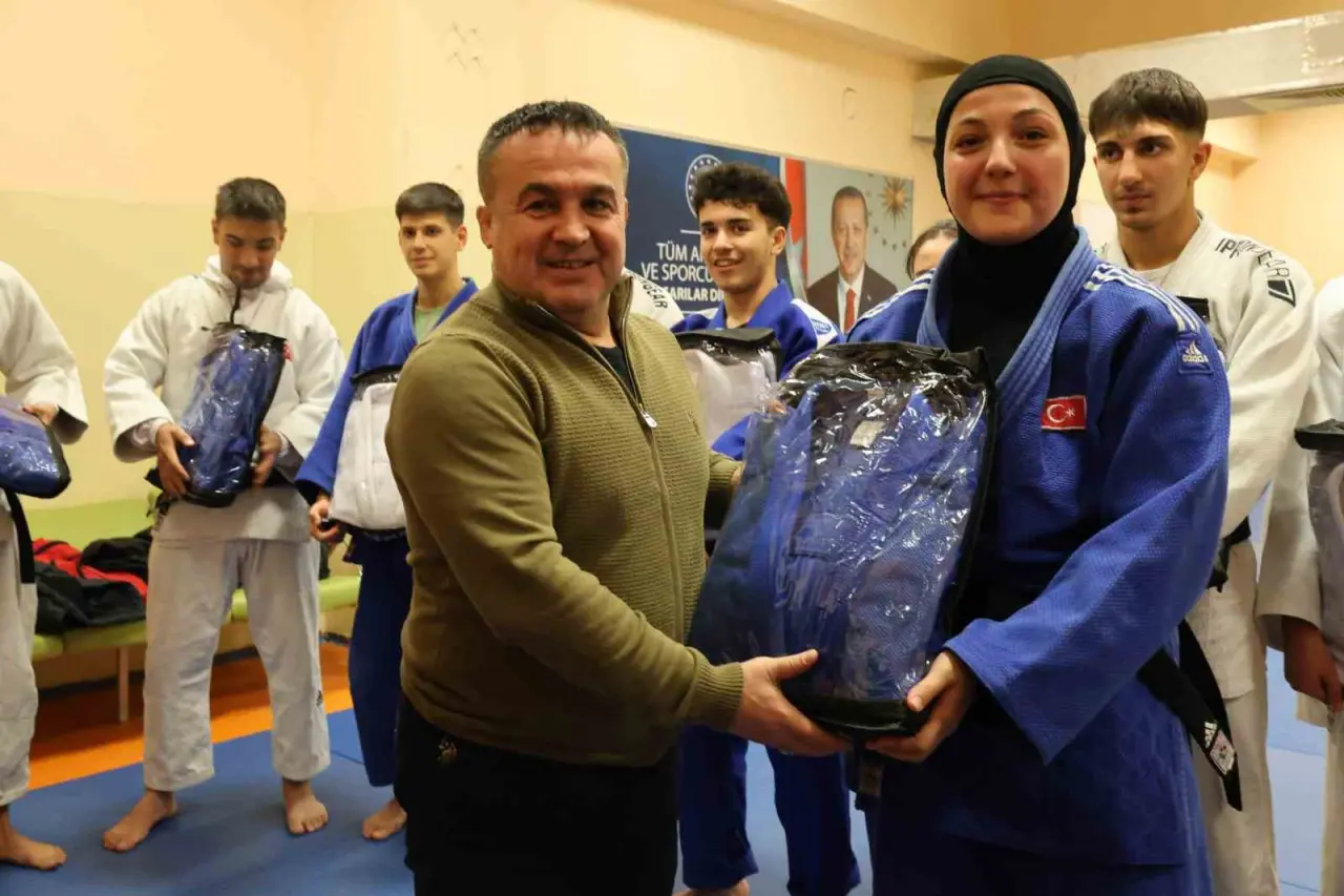 bilecikte-judoculara-moral-veren-antrenman