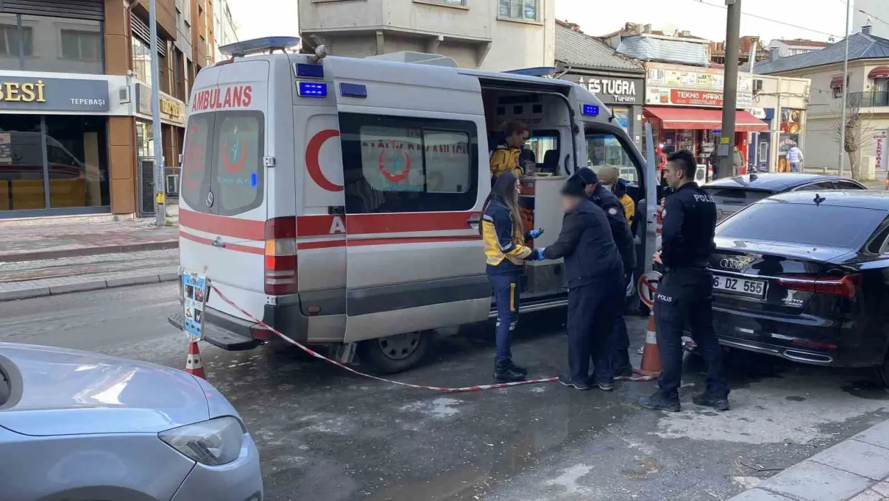 tedaviyi-reddeden-alkollu-adam-ben-suc-mu-isledim-diyerek-gozyasi-doktu