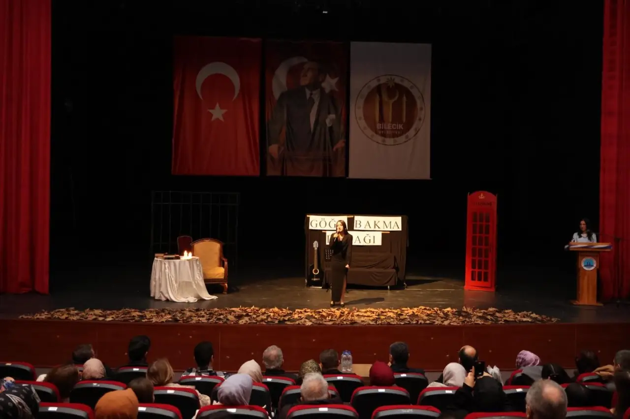 seyh-edebali-kongre-merkezinde-siir-gecesi-duzenlendi