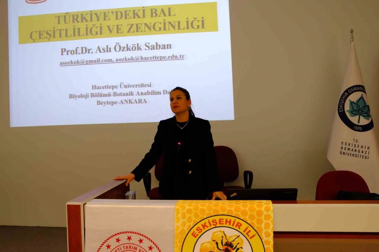 eskisehirde-turkiyede-aricilik-ve-ari-urunleri-paneli-duzenlendi