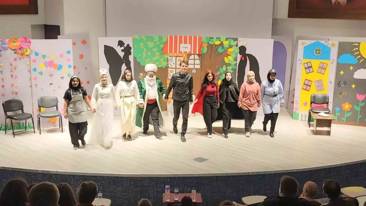 kutahyada-bir-durustluk-hikayesi-adli-cocuk-tiyatrosu-ogrencilerle-bulustu
