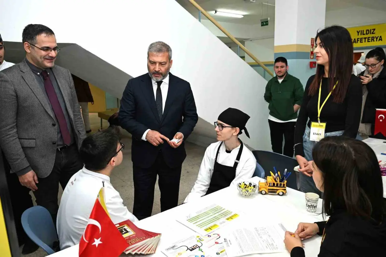 anadolu-universitesi-turizm-fakultesi-7-kariyer-gunu-gerceklestirildi