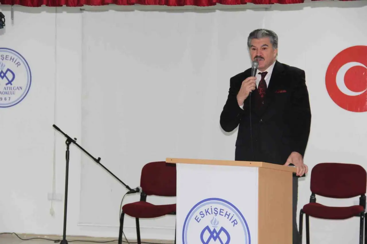 murat-atilgan-ortaokulunda-dunya-turk-dili-ailesi-gunu-programi-yapildi