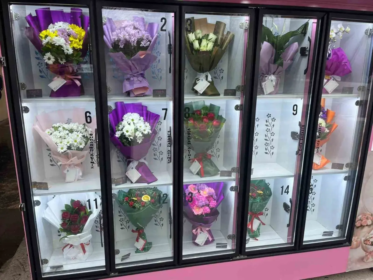 cicek-surprizi-yapmak-isteyen-bu-otomata-geliyor