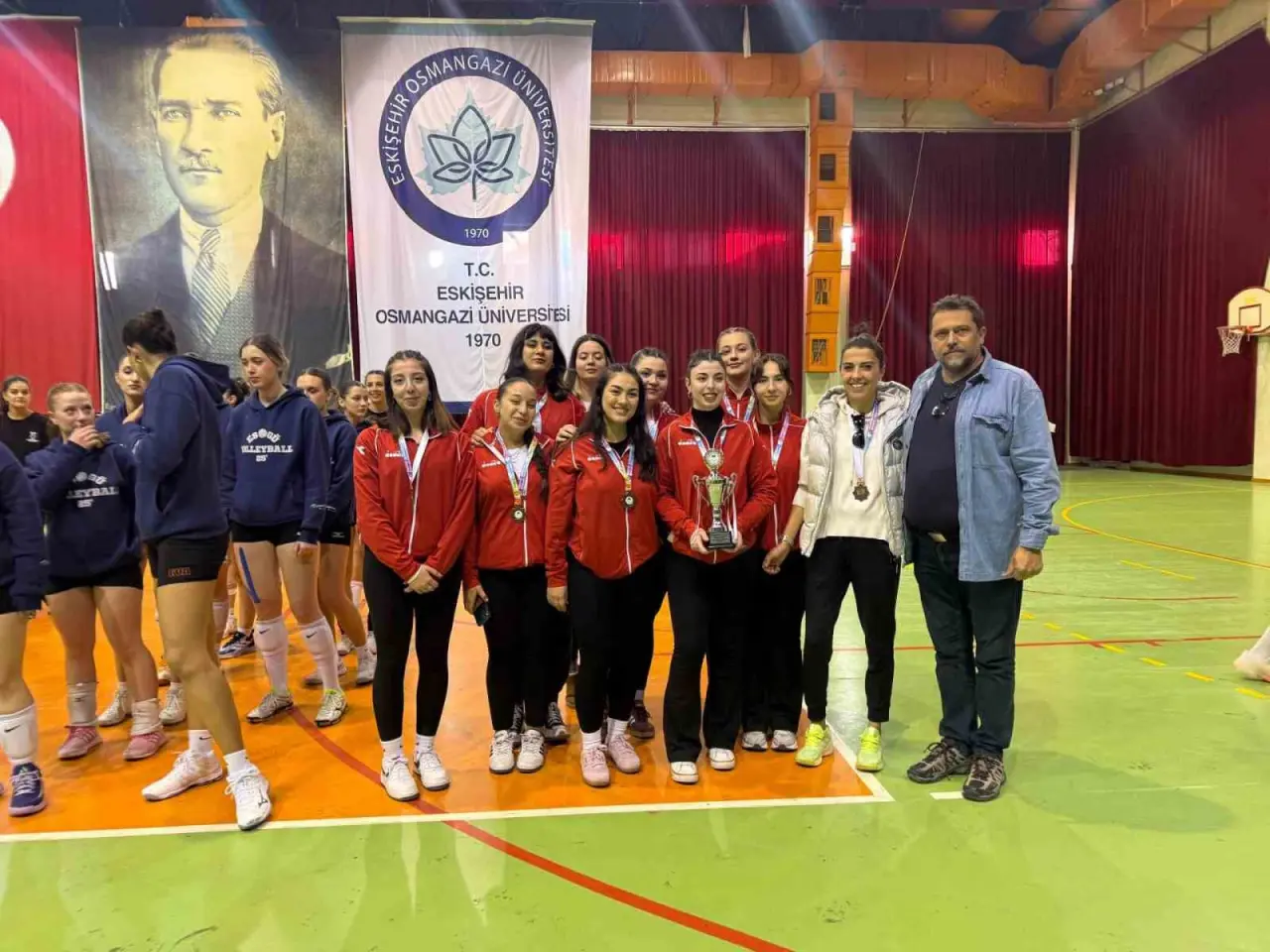 bseu-voleybol-takimlarindan-turkiye-sampiyonasinda-buyuk-basari