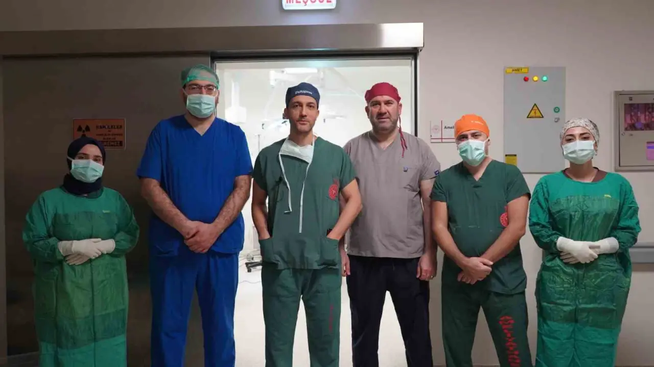 bilecikte-ilk-defa-karin-zari-acilmadan-rahim-koruyucu-sakrokolpopeksi-ameliyati-yapildi