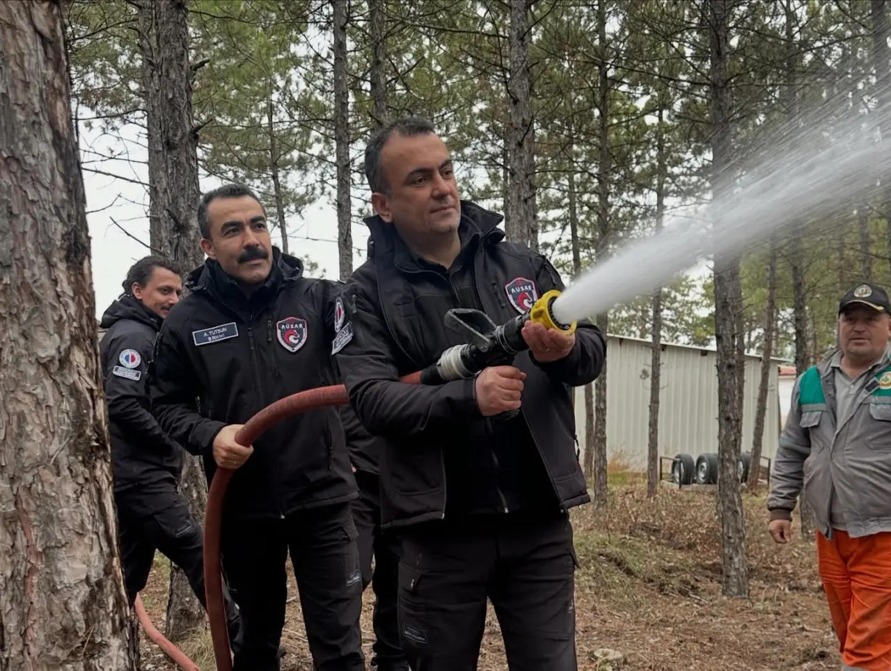 orman-yanginlariyla-mucadelede-gonullu-oldular