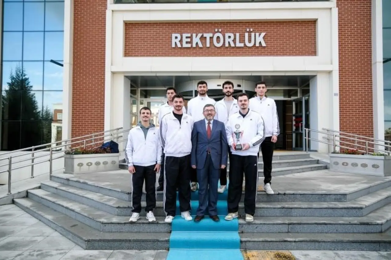 rektor-kaplancikli-basarili-sporcularla-bir-araya-geldi
