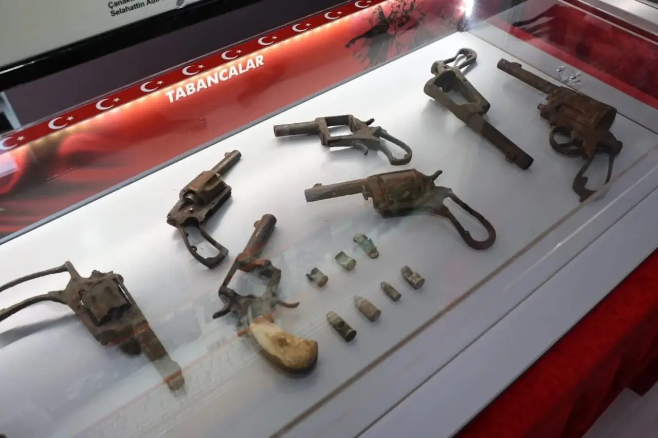 kutahyada-canakkale-ruhu-ile-gecmise-yolculuk-sergisi