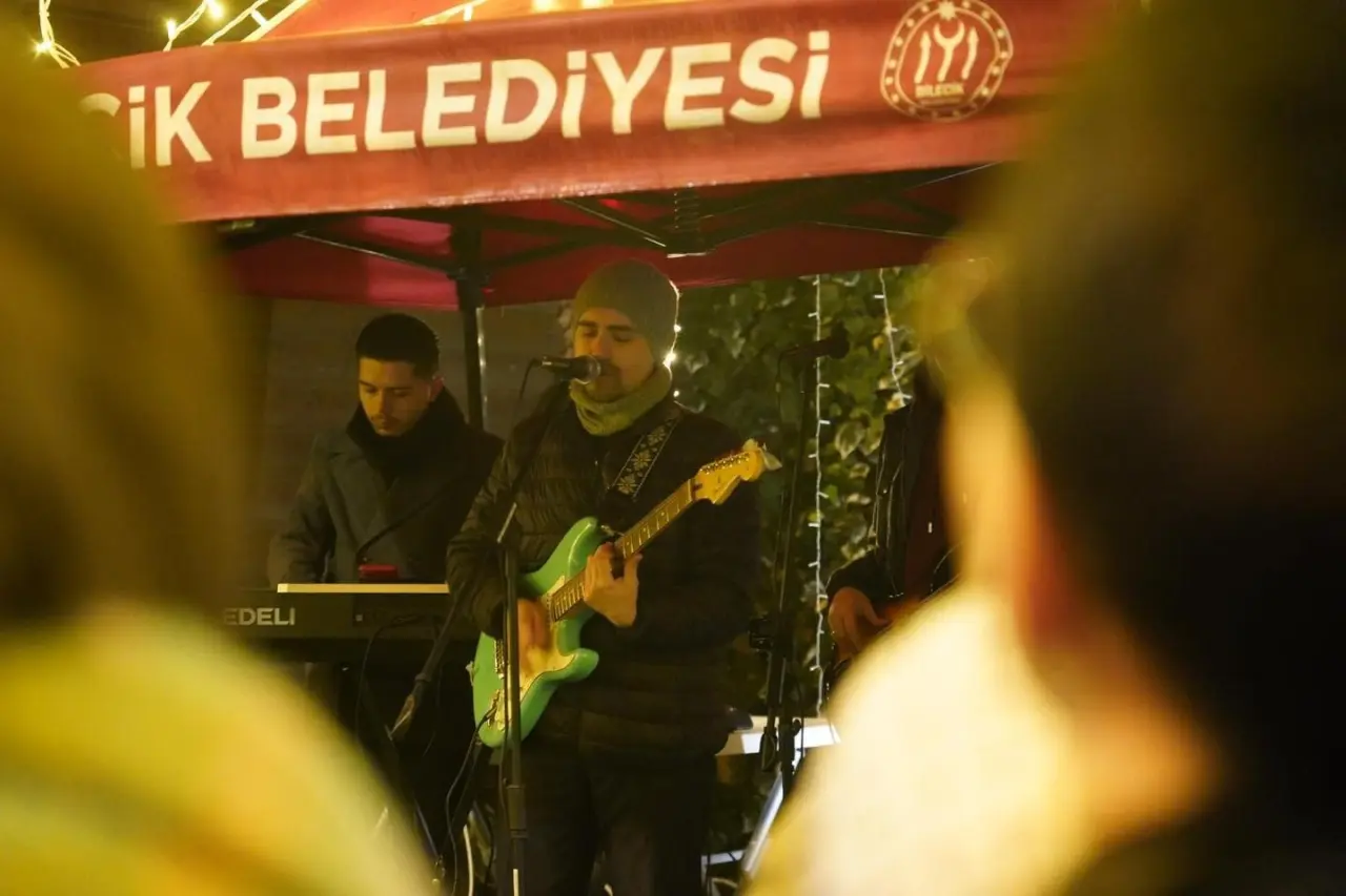 bilecikte-yeni-yil-coskusu-sanat-sokaginda-konserlerle-yasaniyor