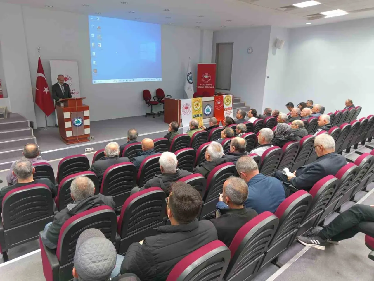 eskisehirde-turkiyede-aricilik-ve-ari-urunleri-paneli-duzenlendi