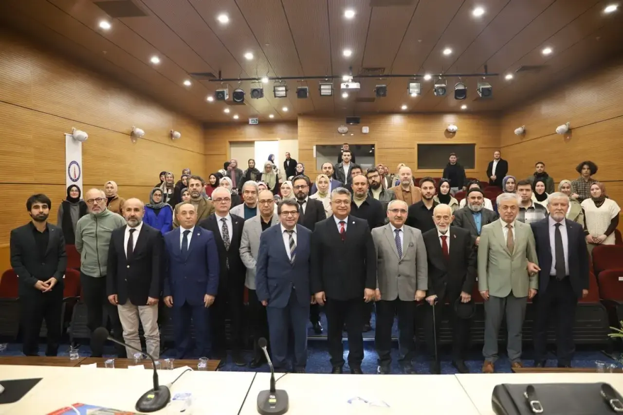 kutahyada-papanin-turkiye-ziyareti-ve-dusundurdukleri-konulu-panel-duzenlendi