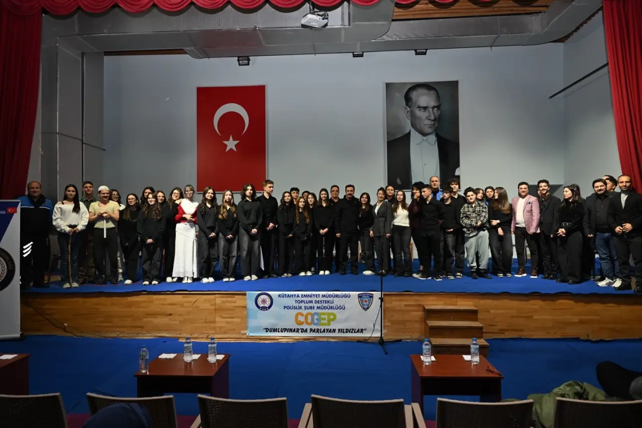 kutahyada-parlayan-yildizlar-sahne-aldi