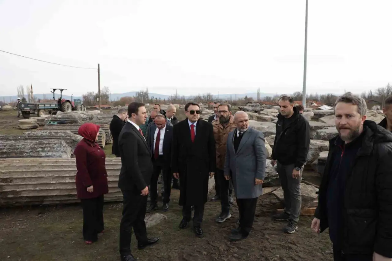 cavdarhisar-aizanoi-antik-kentinde-kazi-ve-restorasyon-calismalari-devam-ediyor