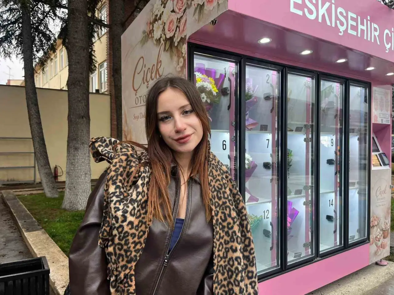 cicek-surprizi-yapmak-isteyen-bu-otomata-geliyor