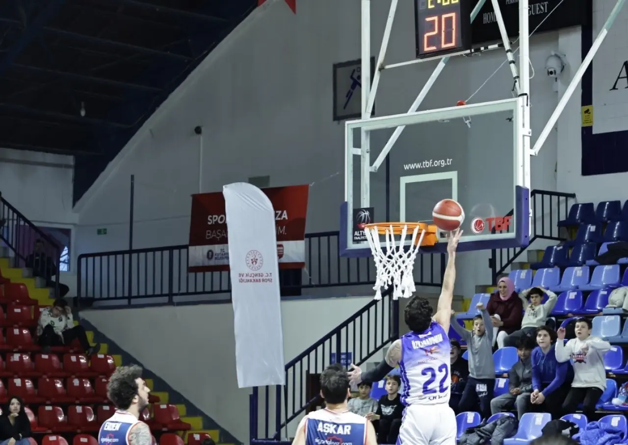 kutahya-belediyespor-basketbol-takimi-zirve-yarisini-surduruyor