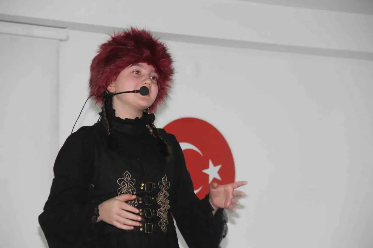 murat-atilgan-ortaokulunda-dunya-turk-dili-ailesi-gunu-programi-yapildi