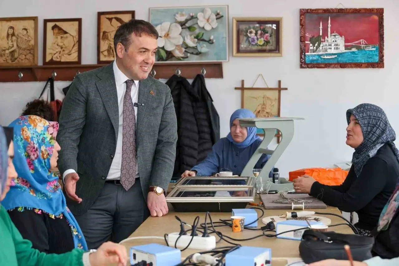 vali-sozer-halk-egitimi-faaliyetleri-toplumsal-kalkinmaya-da-onemli-katkilar-sunuyor