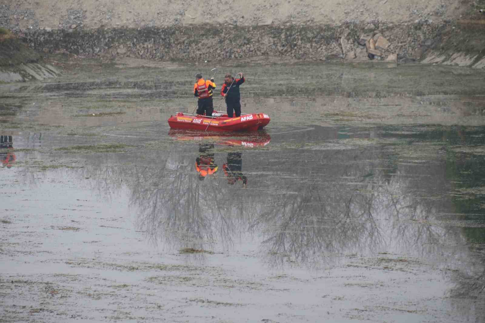 ankaradan-gelen-kurbaga-adamlar-da-kayip-ogretmenin-arama-calismasina-katildi